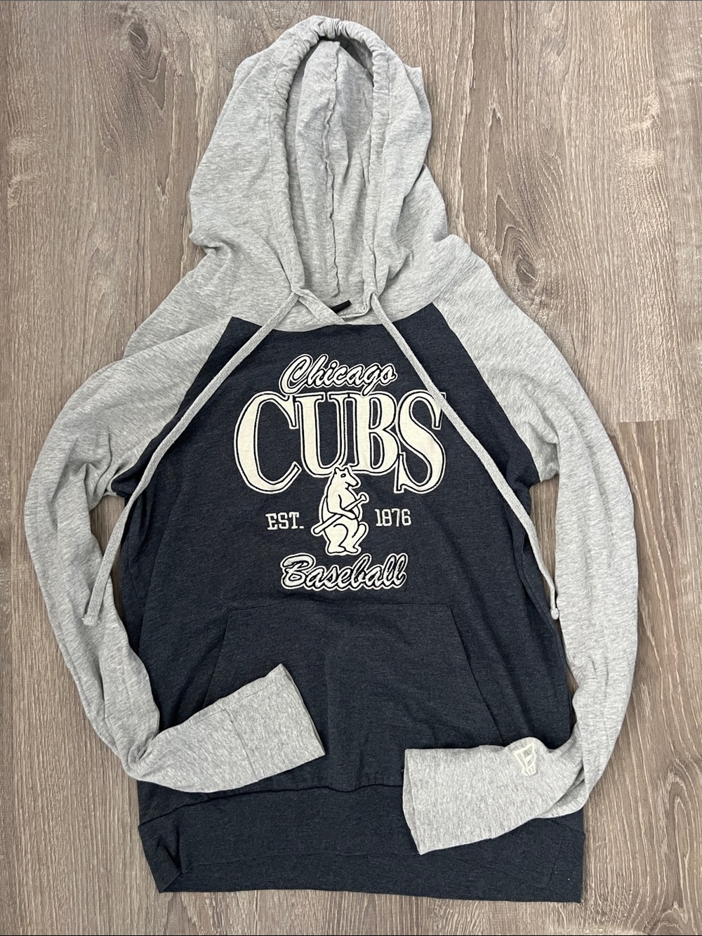 Lightweight Chicago Cubs 2 toned sweatshirt